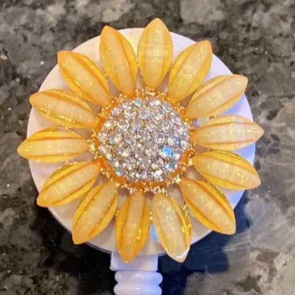 NEW Daisy Badge Reel Pull - Picture 3 of 5